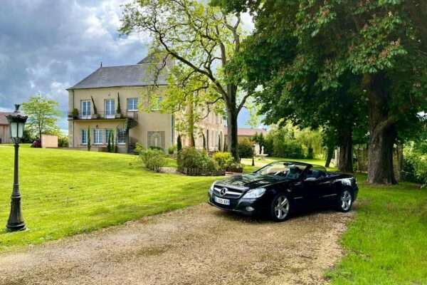 Voiture de luxe à louer pour des mariages au château